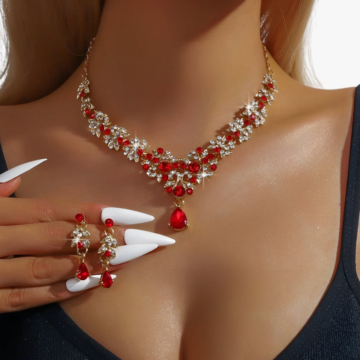 Set met ketting en oorbellen in rood kristal voor gelegenheden