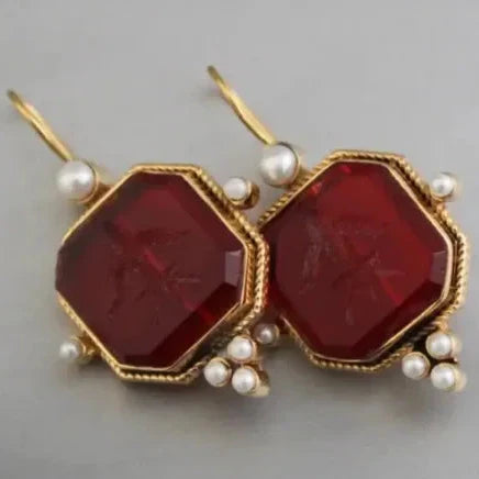 Hængeøreringe i vintagestil med perle og geometrisk vedhæng