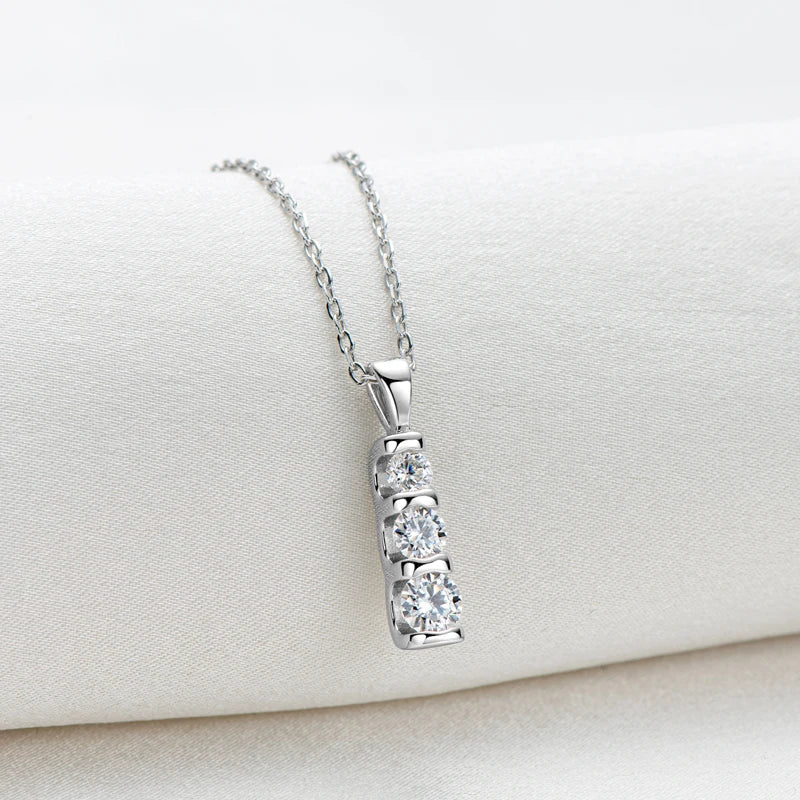 Ketting met drie ingelegde sparks