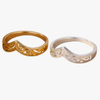 Goudkleurige ring met fijn botanisch totemdetail