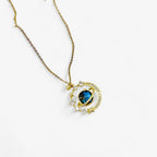 Vergulde choker met kristallen sterren en planeten