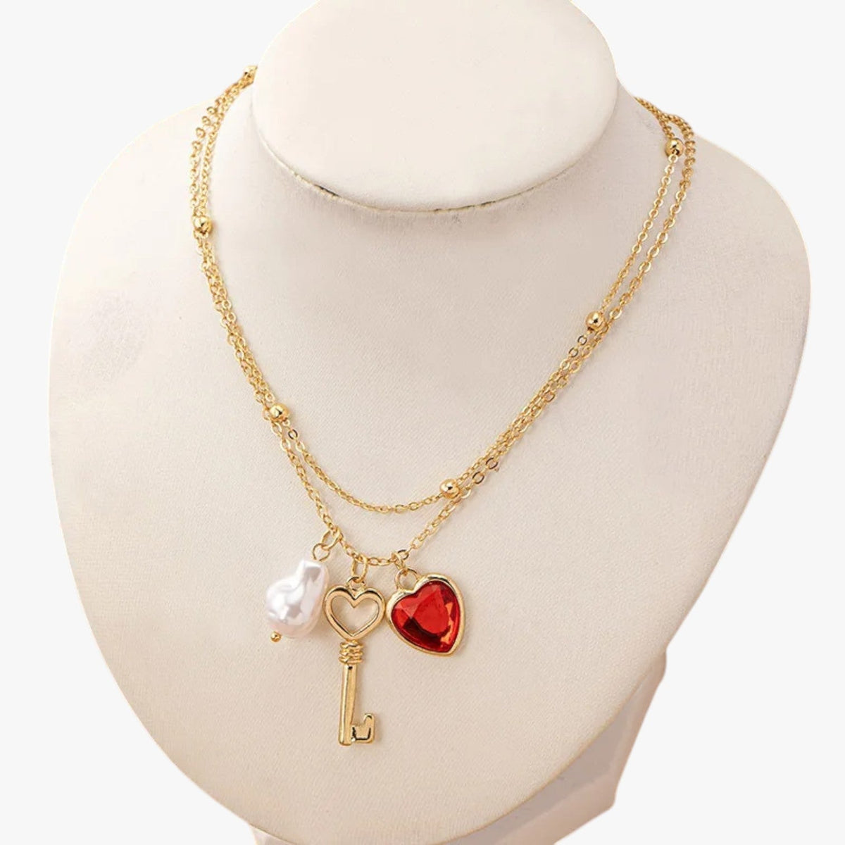 Ketting met harthanger en enkele parelhanger