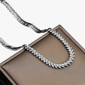 Roestvrijstalen choker met gebeeldhouwde hanger
