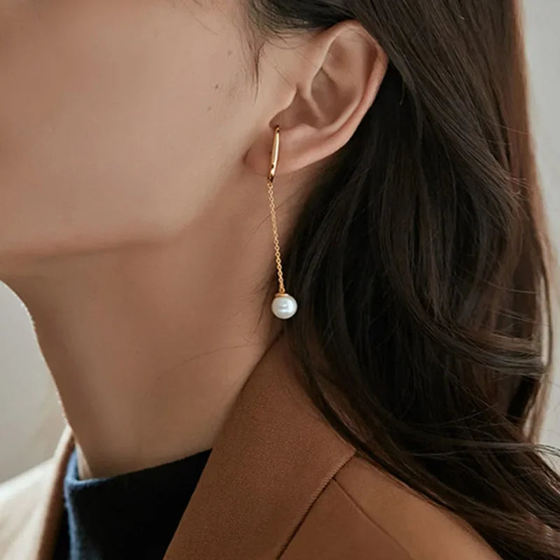 Organische earcuff met parel