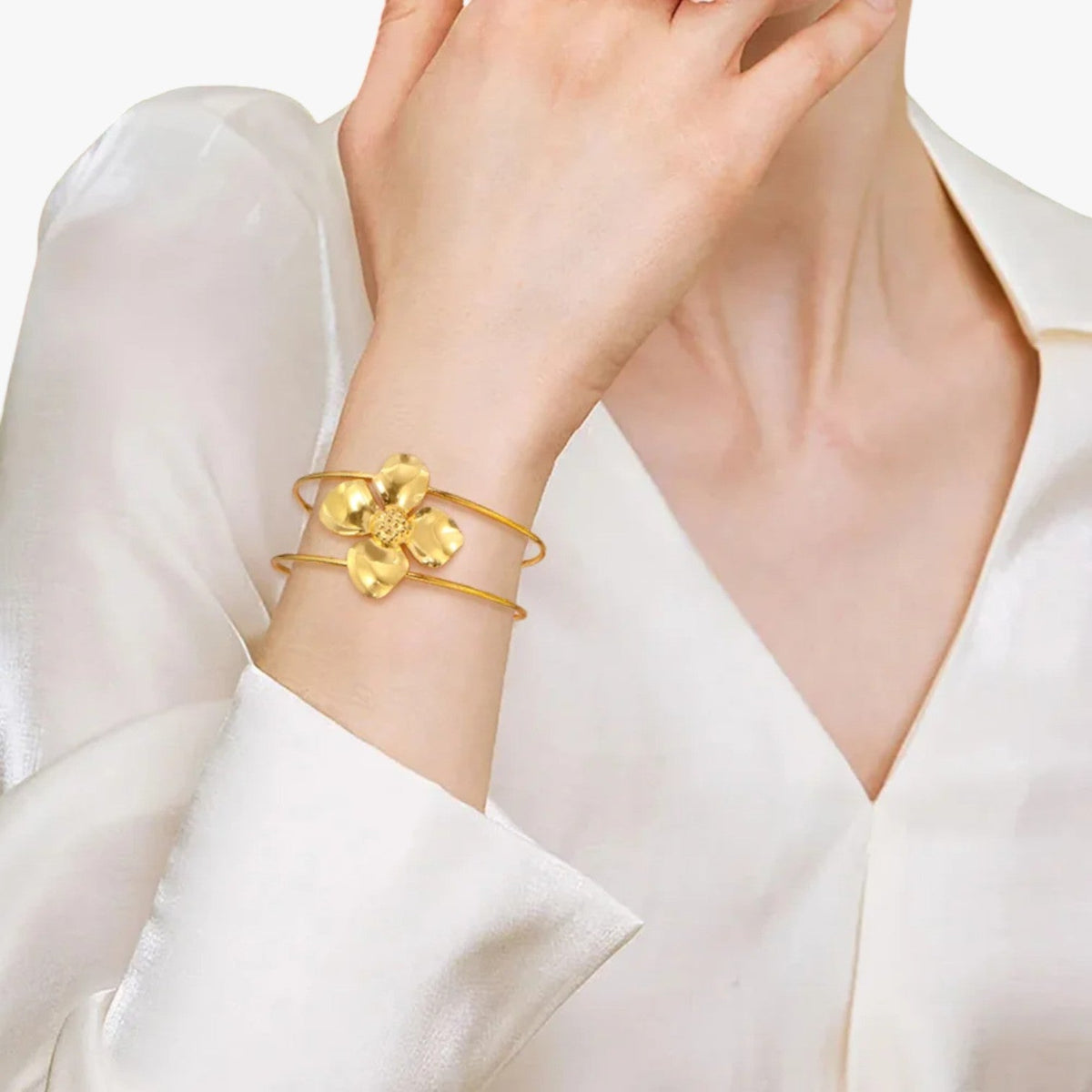 Flower Motif Bracelet in Waterproof Stainless Steel