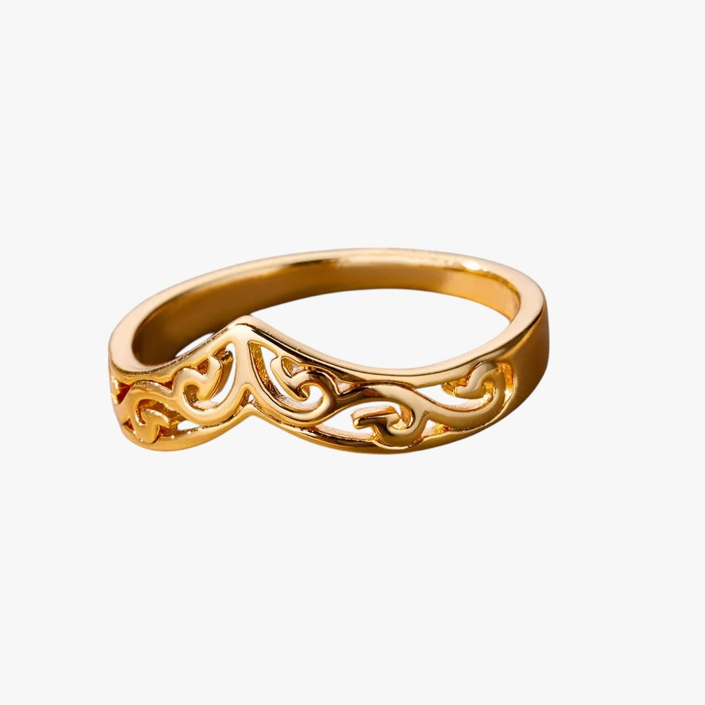 Goudkleurige ring met fijn botanisch totemdetail