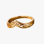 Goudkleurige ring met fijn botanisch totemdetail