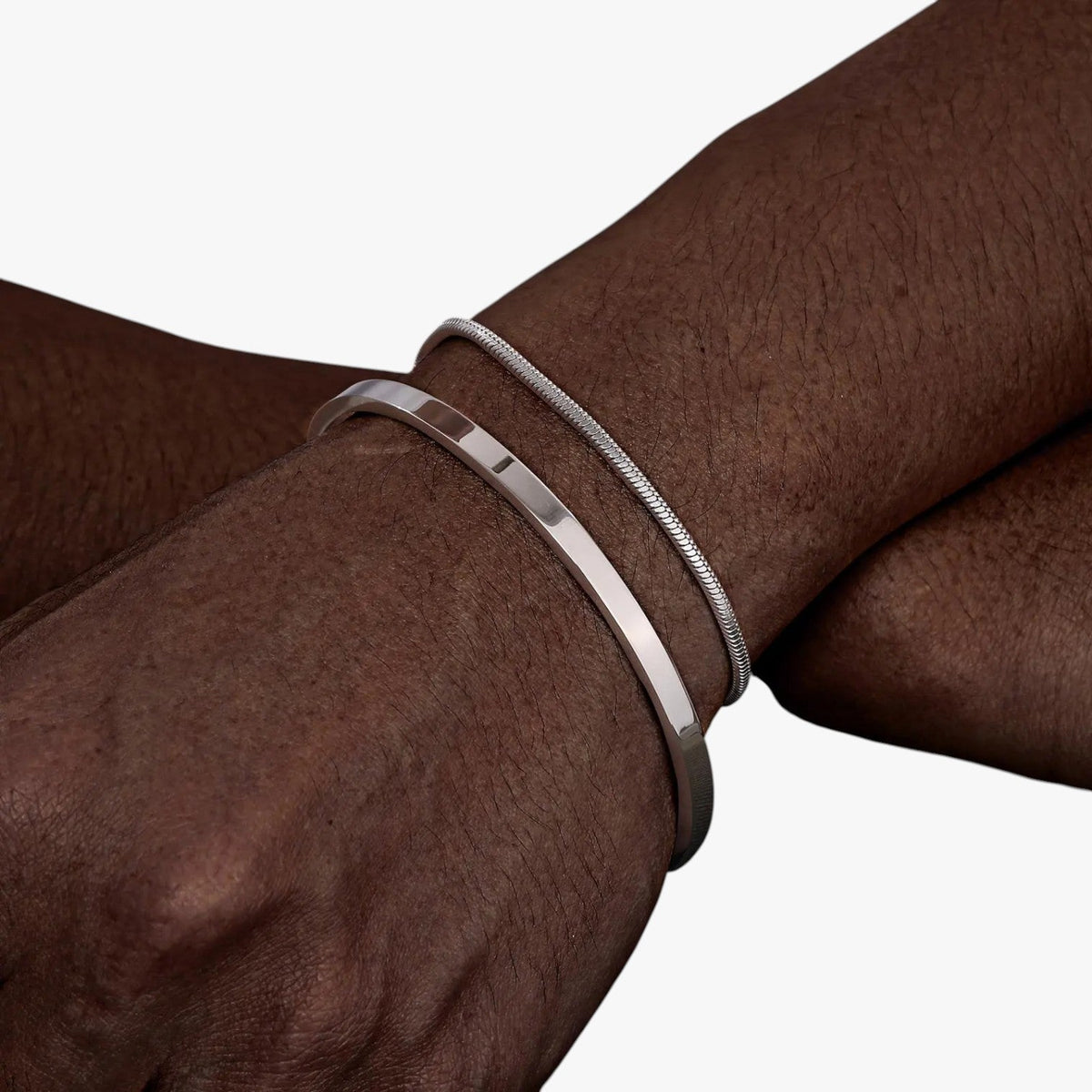 Set stalen schakelarmbanden met mat zwarte details