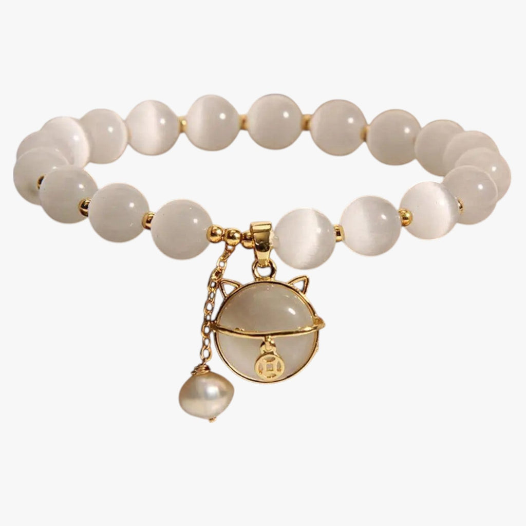 Kralenarmband met opaallook en kleine kattenbedel