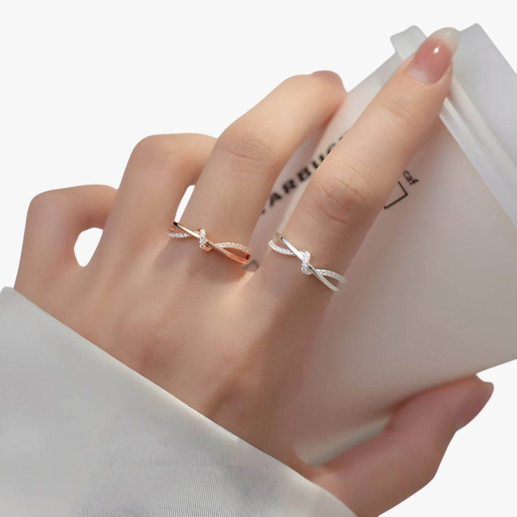 Sterling zilveren ring met knoop en kruis