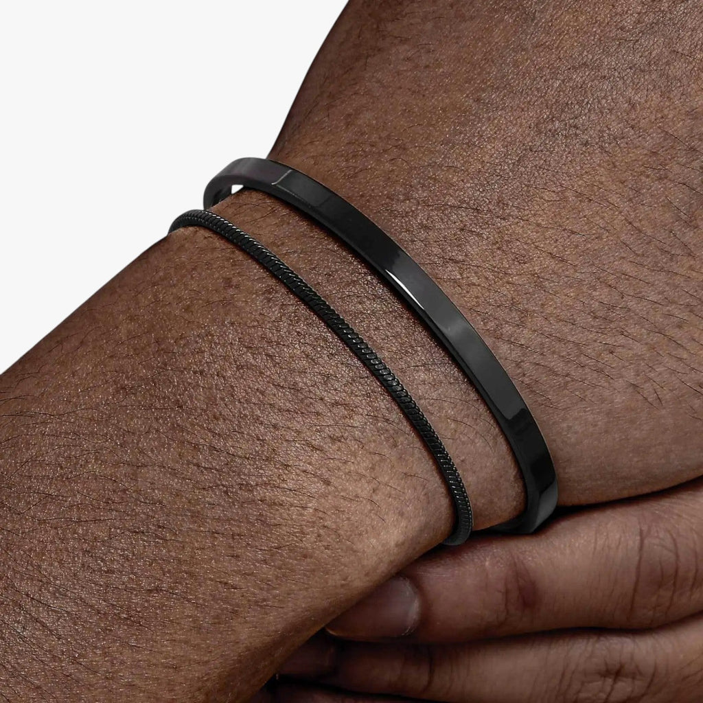 Set stalen schakelarmbanden met mat zwarte details