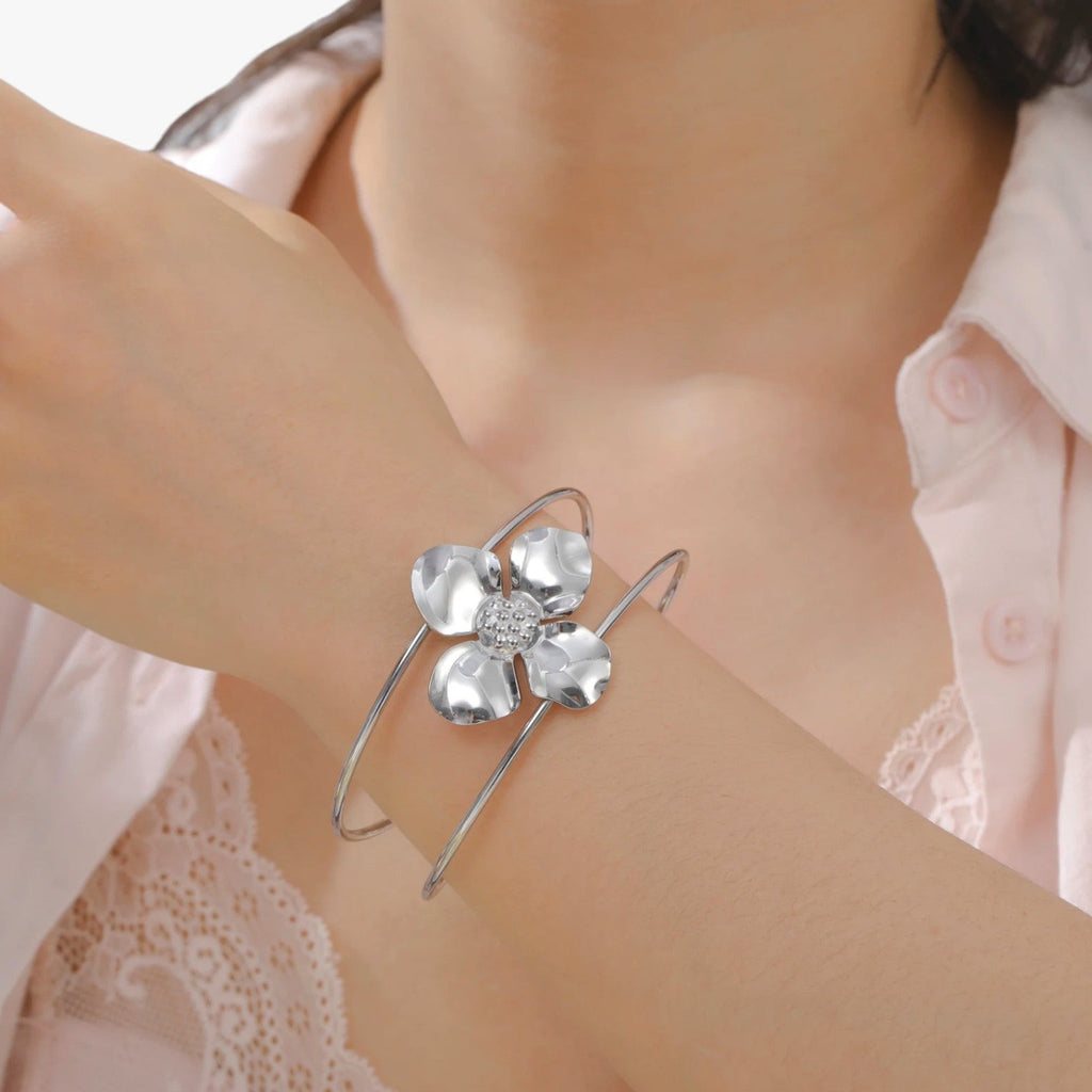 Flower Motif Bracelet in Waterproof Stainless Steel