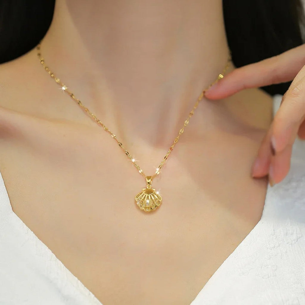 Retro ketting met parelmoer en pareldetail