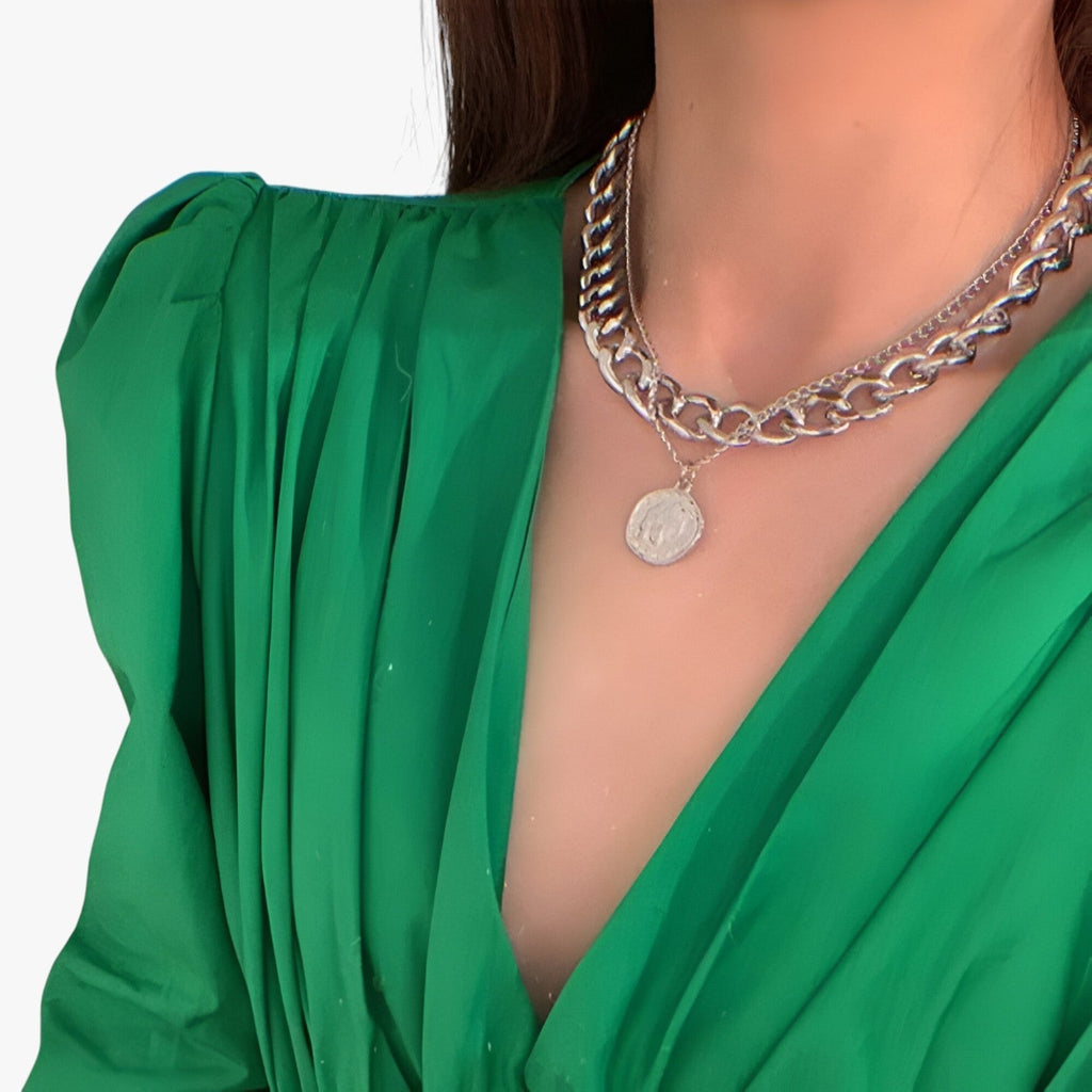 Gelaagde muntketting met oplopende kettinglengtes
