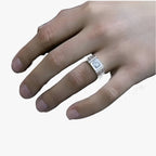 Zilverkleurige statement ring met grote kristallen