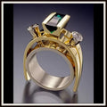 Glanzende ring met goudkleurige kristallen in vintagestijl