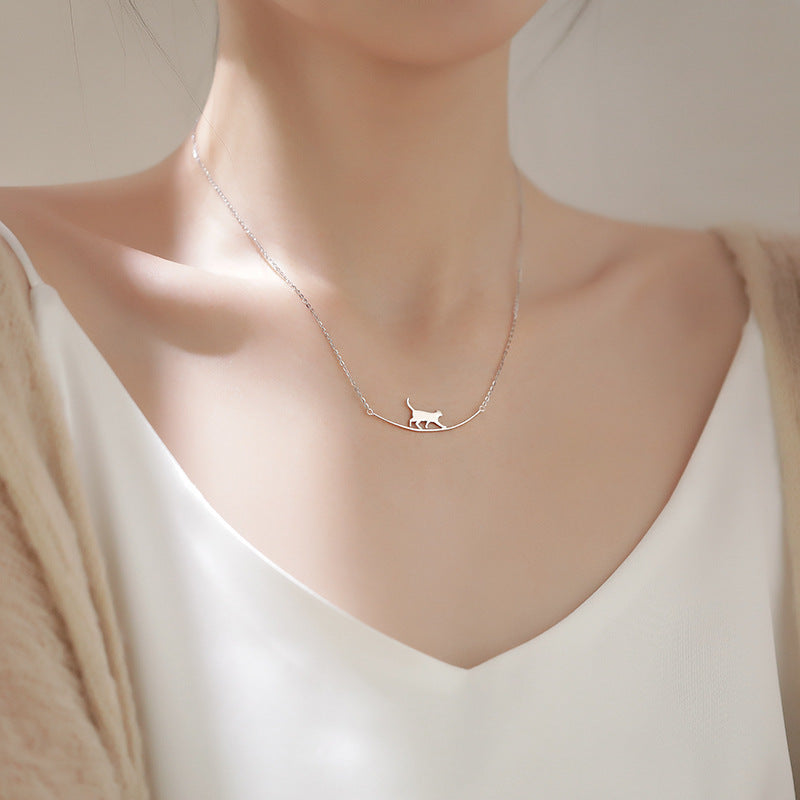 Ketting met klimmende kat in zilverkleur