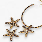 Set met zeesterketting en oorbellen in luipaardprint