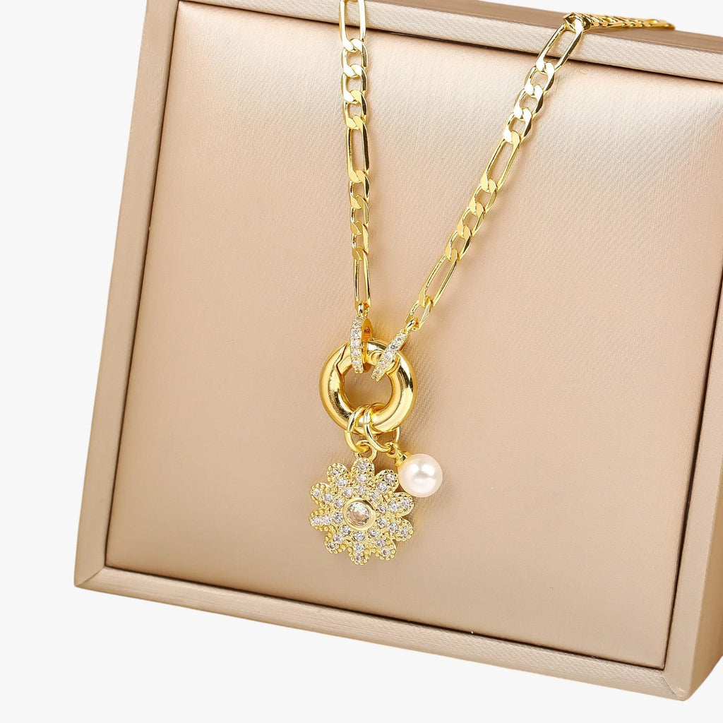 Ketting met bloemhanger en blauwe zirkoniastenen