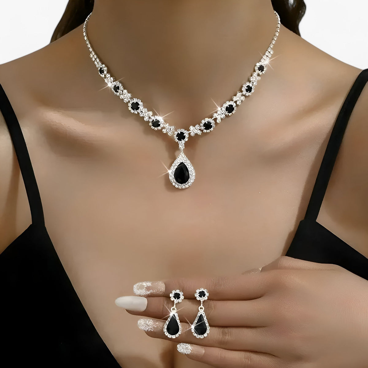 Tweedelige bruidsset met druppelhanger en oorbellen