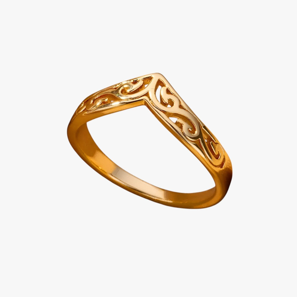 Goudkleurige ring met fijn botanisch totemdetail