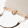 Avondtasje met parels, metalen handvat en ketting
