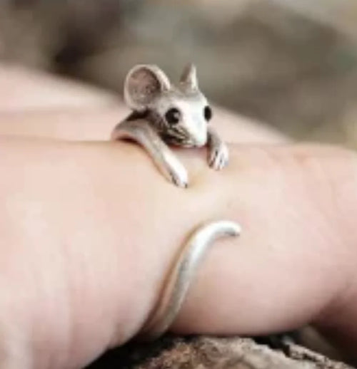 Adjustable Vintage-Style Mouse Wrap Ring