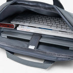 Compacte moderne laptoptas met grote inhoud in vijf kleuren
