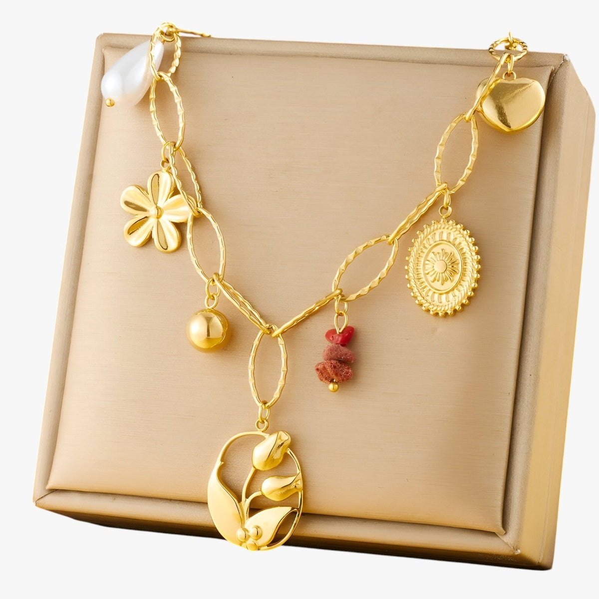 Ketting met hart-, tulp- en parelhangers
