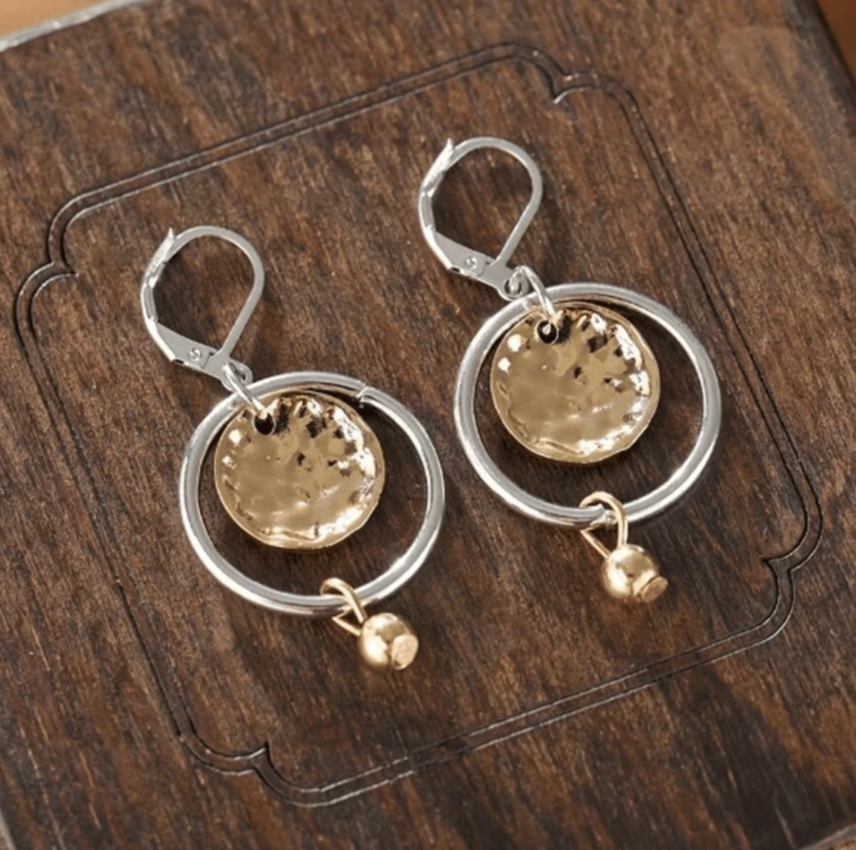 Boucles d'oreilles pendentif rond ajouré style vintage