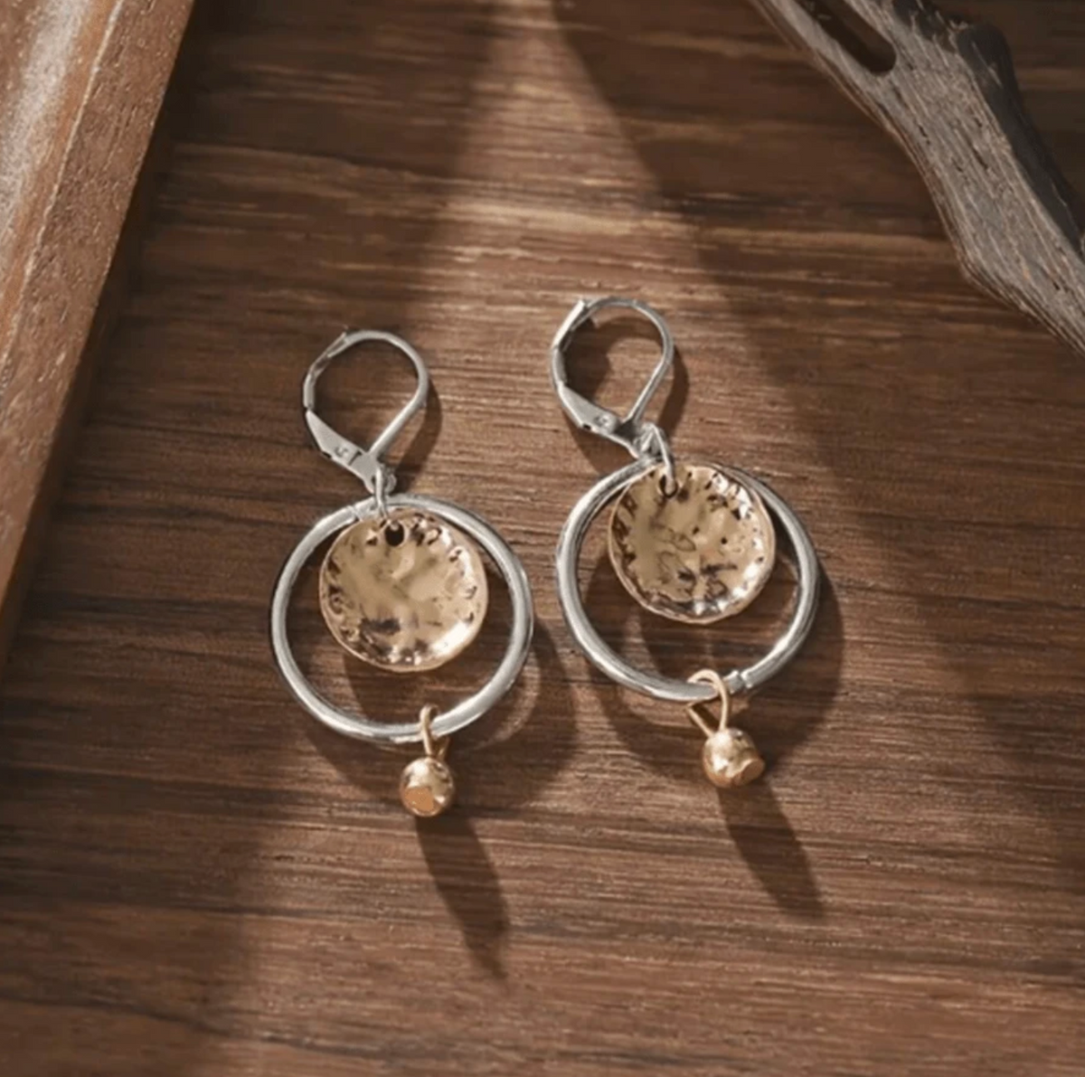 Boucles d'oreilles pendentif rond ajouré style vintage
