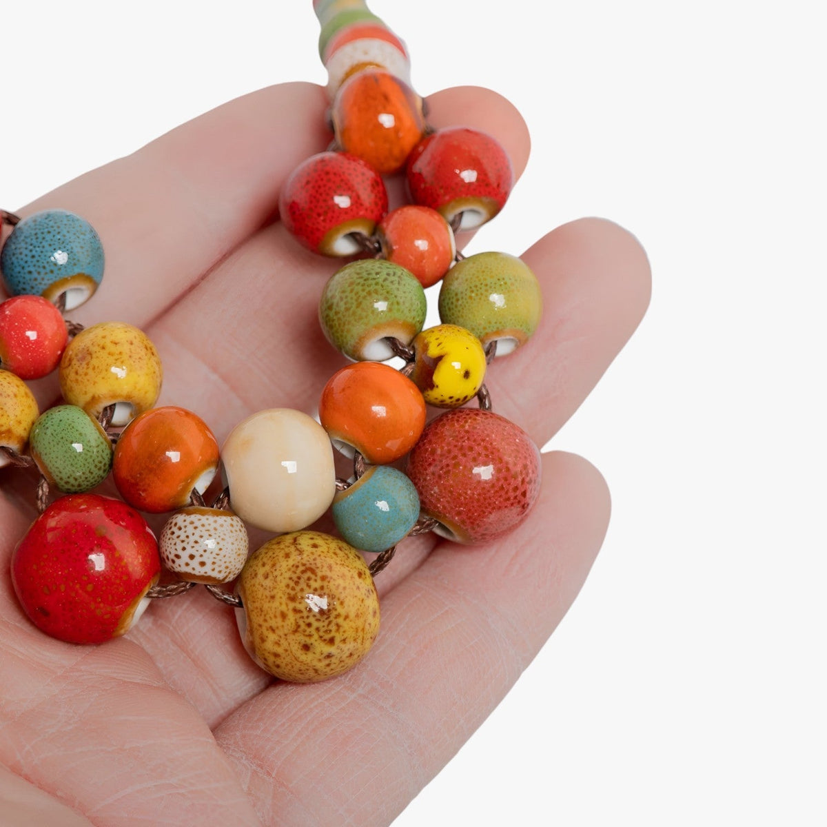 Handgemaakte keramische kralenketting in meerdere kleuren