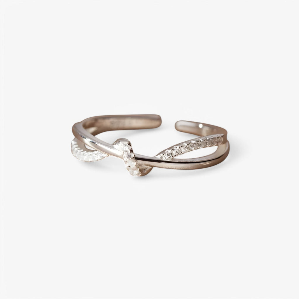 Sterling zilveren ring met knoop en kruis