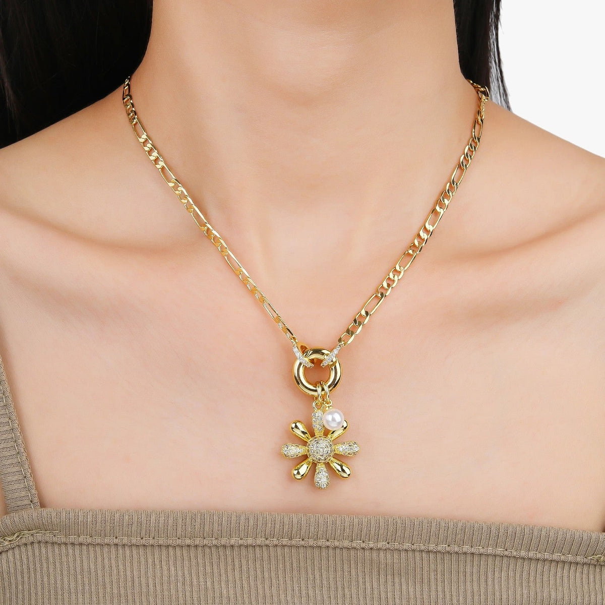 Ketting met bloemhanger en blauwe zirkoniastenen