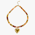 Kleurrijke kralenketting met goudkleurige hartbedel