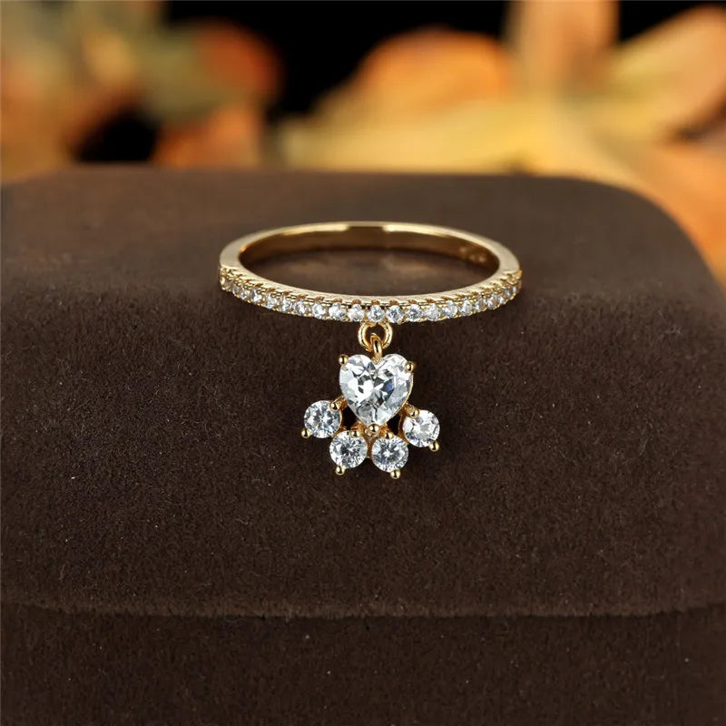 Ring met kattenpootje en hartsteen in vintagestijl