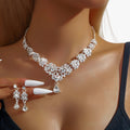 Set met ketting en oorbellen in rood kristal voor gelegenheden