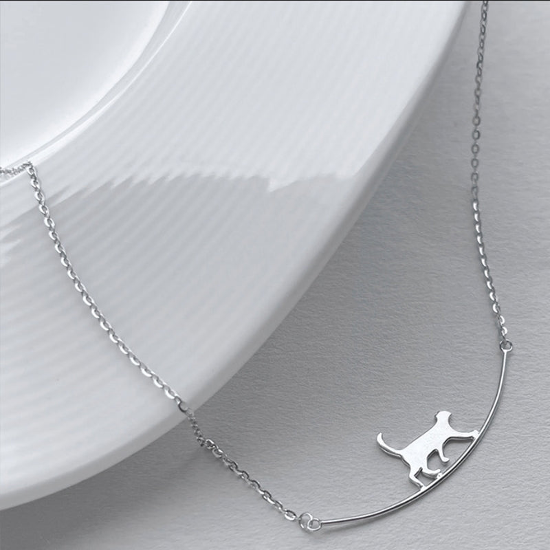 Ketting met klimmende kat in zilverkleur