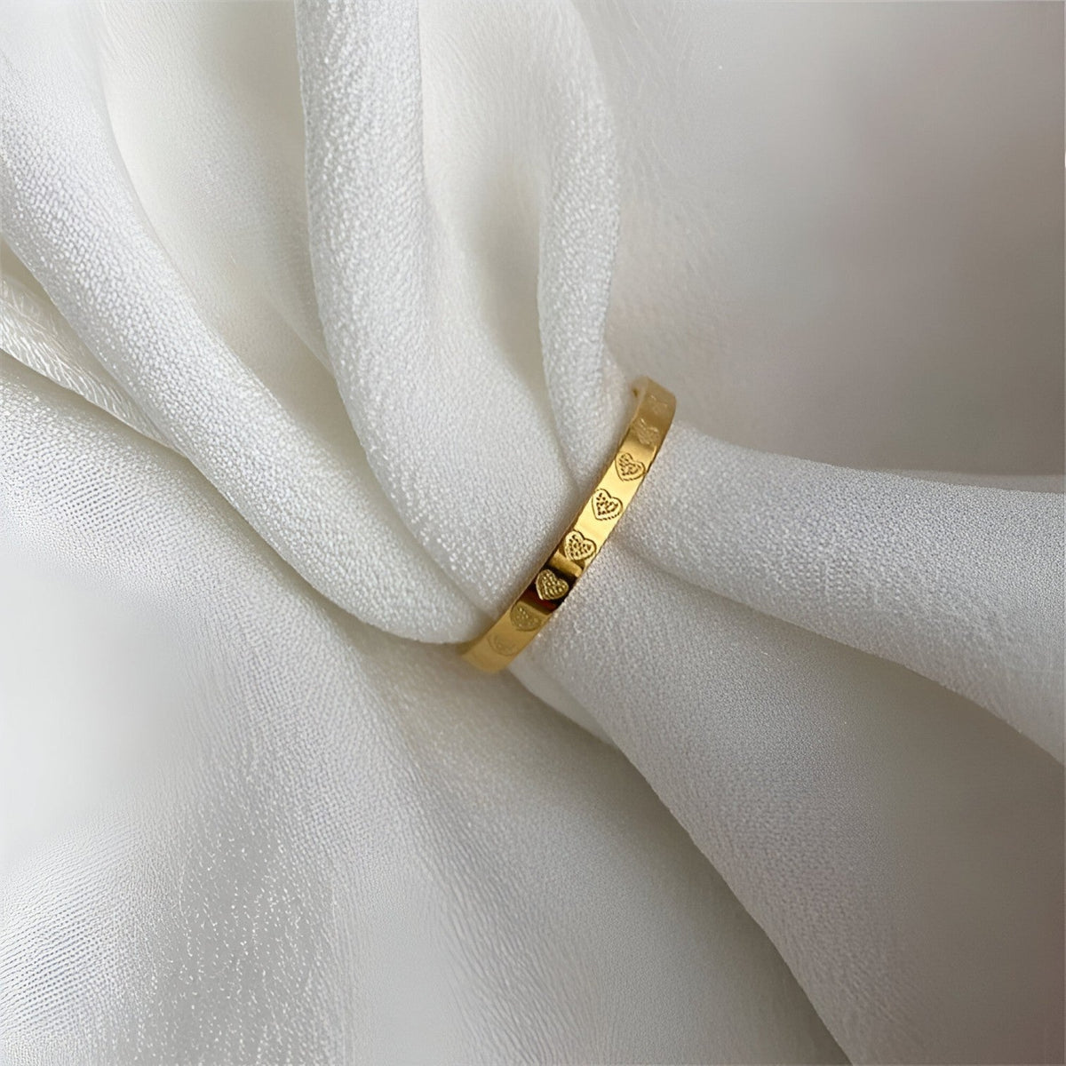 Gepolijste goudkleurige ring van 2 mm, smal profiel