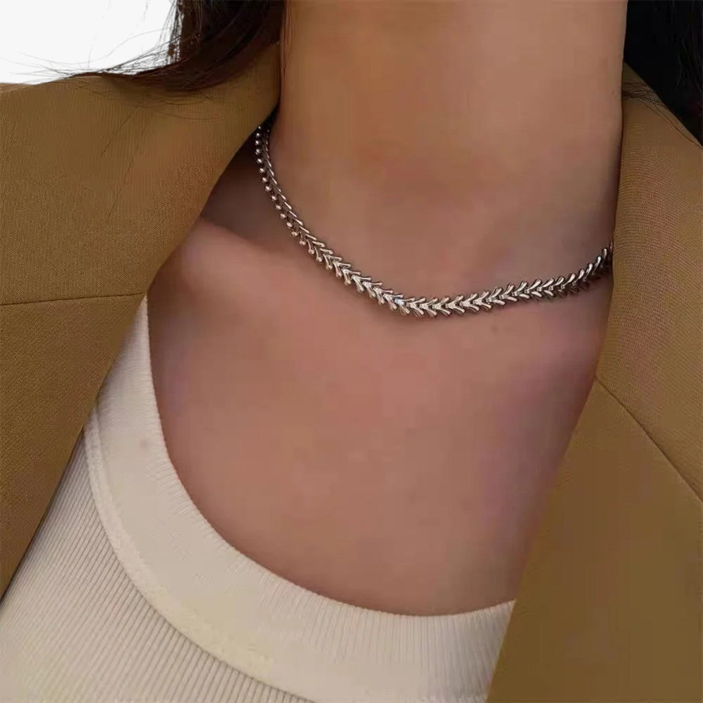 Roestvrijstalen choker met gebeeldhouwde hanger