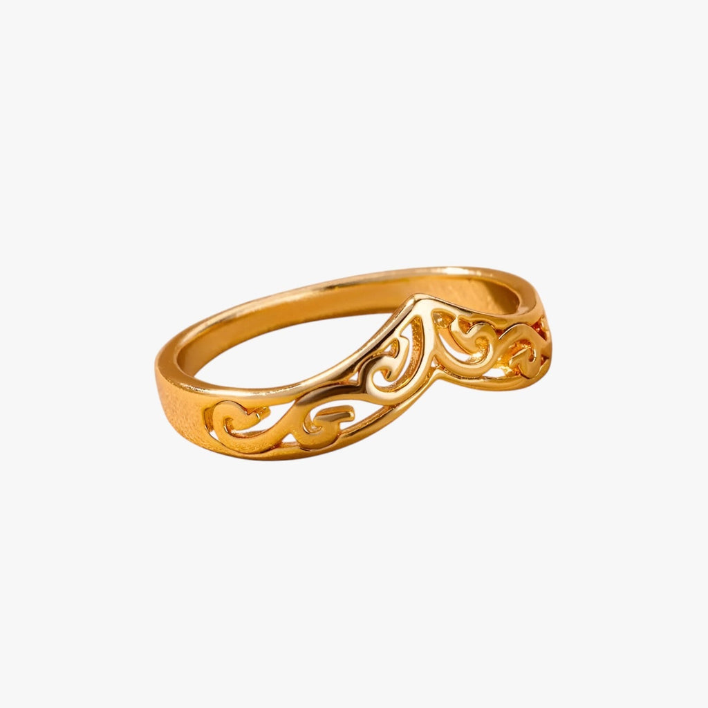 Goudkleurige ring met fijn botanisch totemdetail