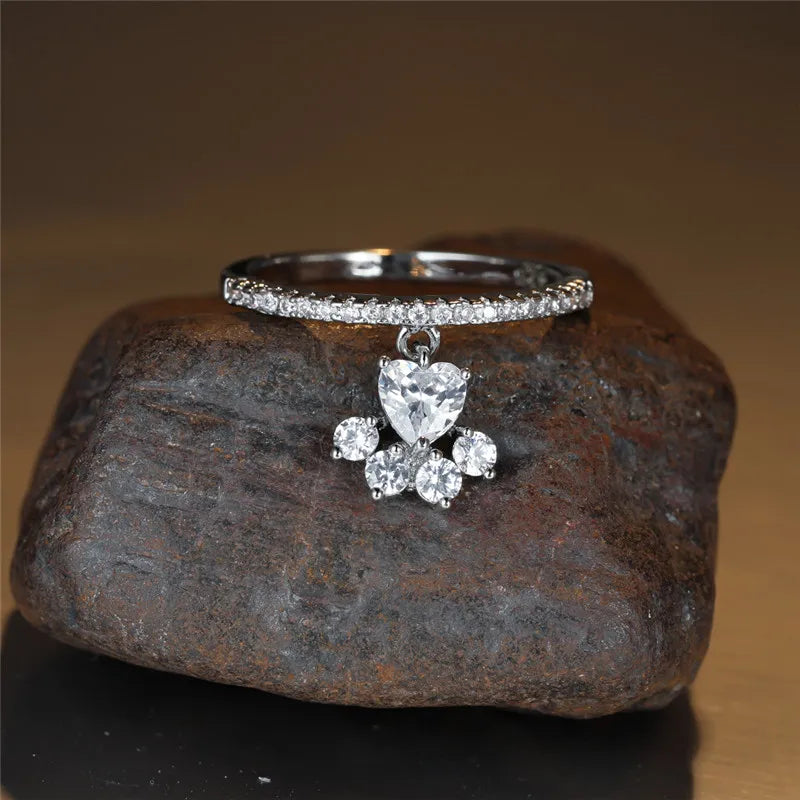 Ring met kattenpootje en hartsteen in vintagestijl