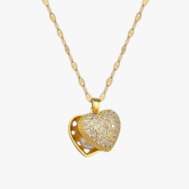 Hartvormige parelketting aan een fijne schakel