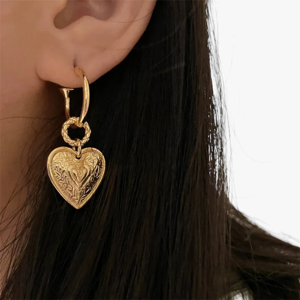 Retro hartoorbellen met goudkleurig reliëfdetail