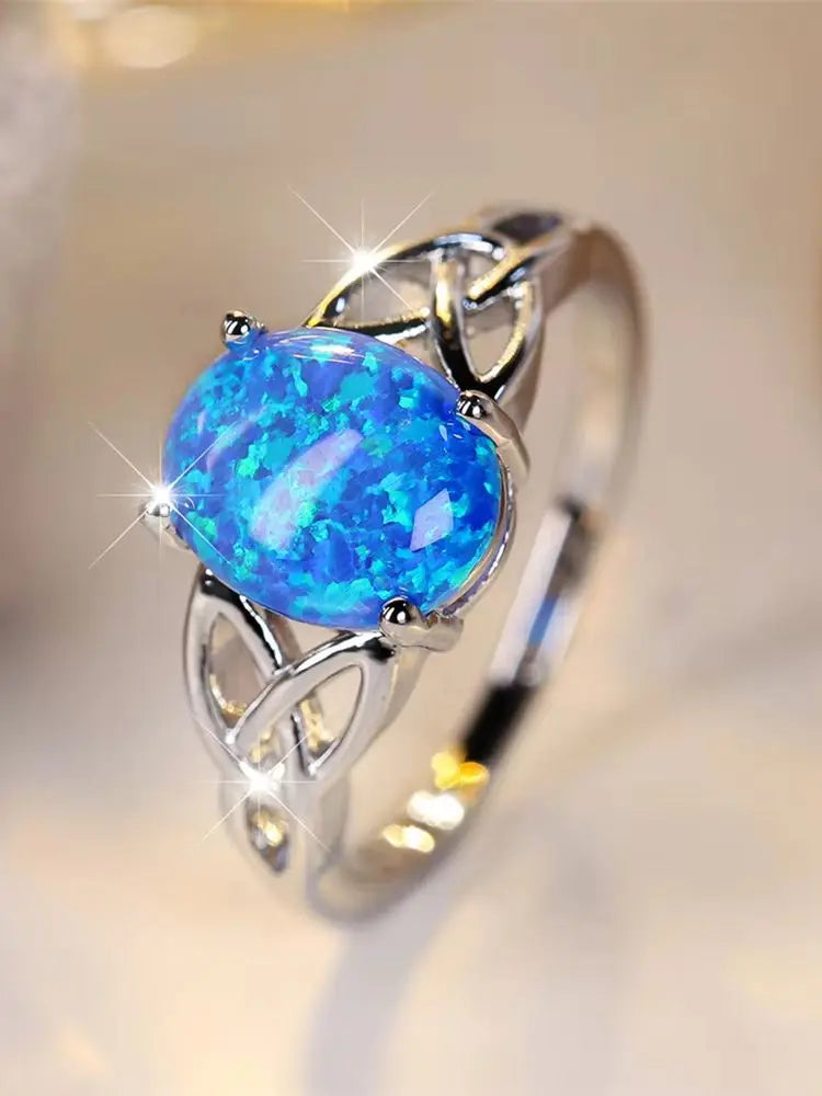 Vintage zilverkleurige ring met blauwe opaallook in halve maten