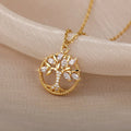 Goudkleurige ketting met levensboomhanger en kristallen