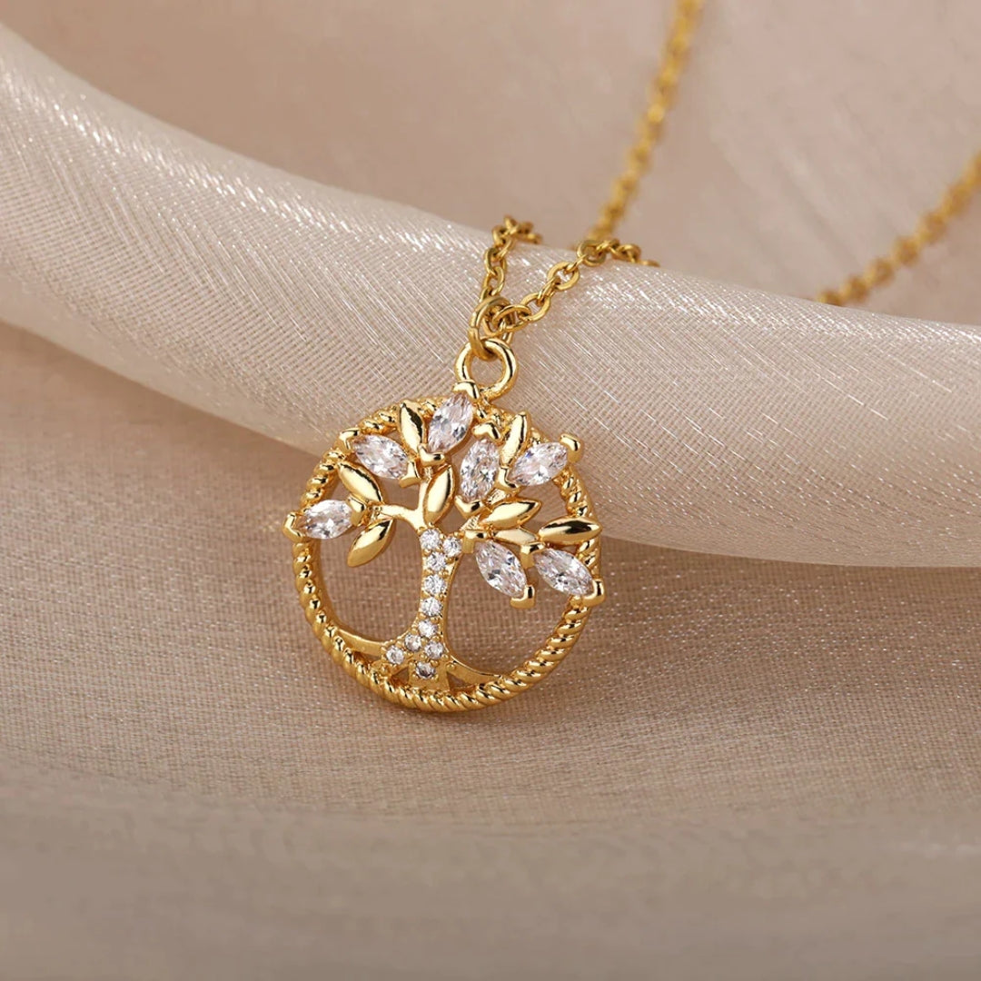 Goudkleurige ketting met levensboomhanger en kristallen