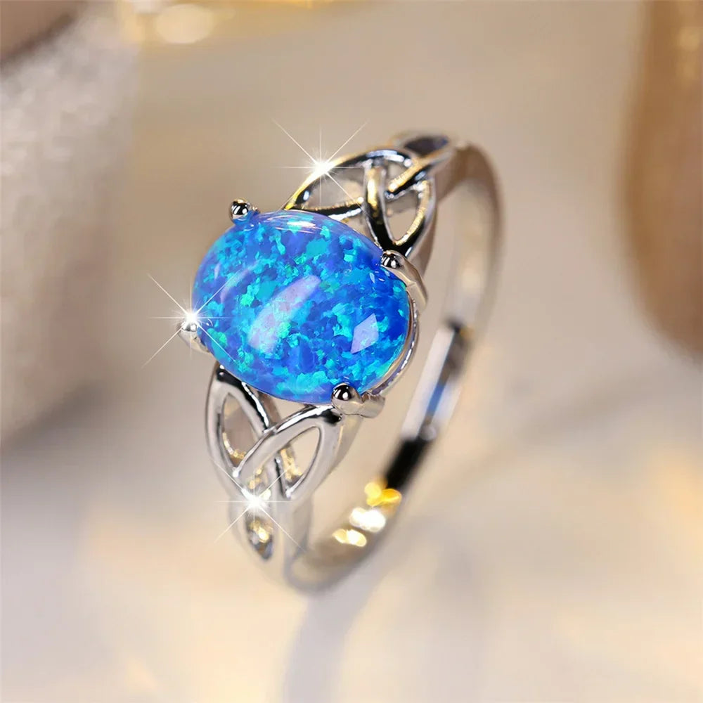 Vintage zilverkleurige ring met blauwe opaallook in halve maten