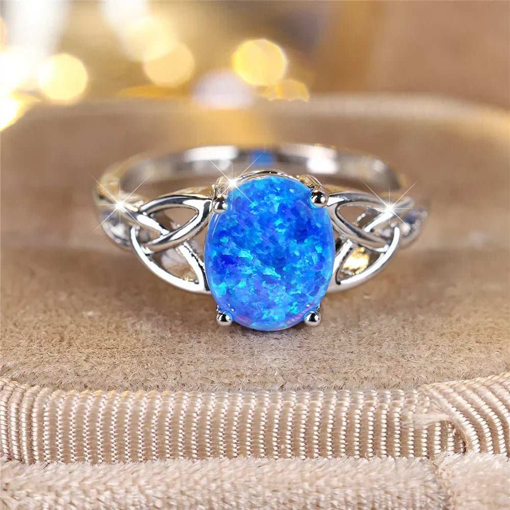 Vintage zilverkleurige ring met blauwe opaallook in halve maten