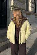 Veste courte colourblock à capuche et manches classiques